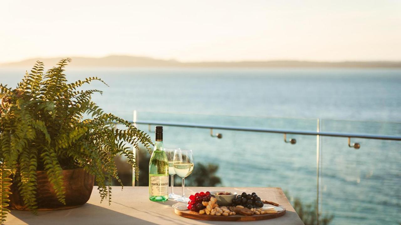 Riviera - Panoramic Water Views In The Heart Of * Nelson Bay