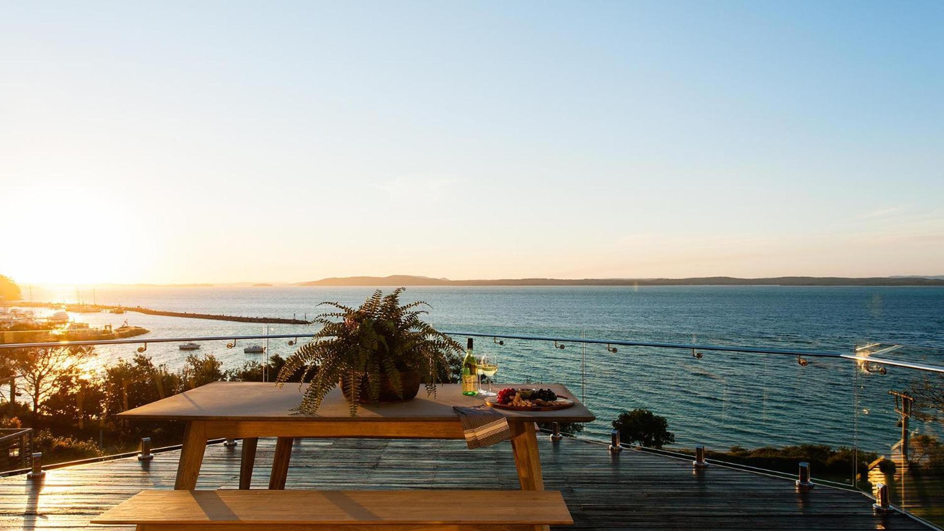 Riviera - Panoramic Water Views In The Heart Of Nelson Bay