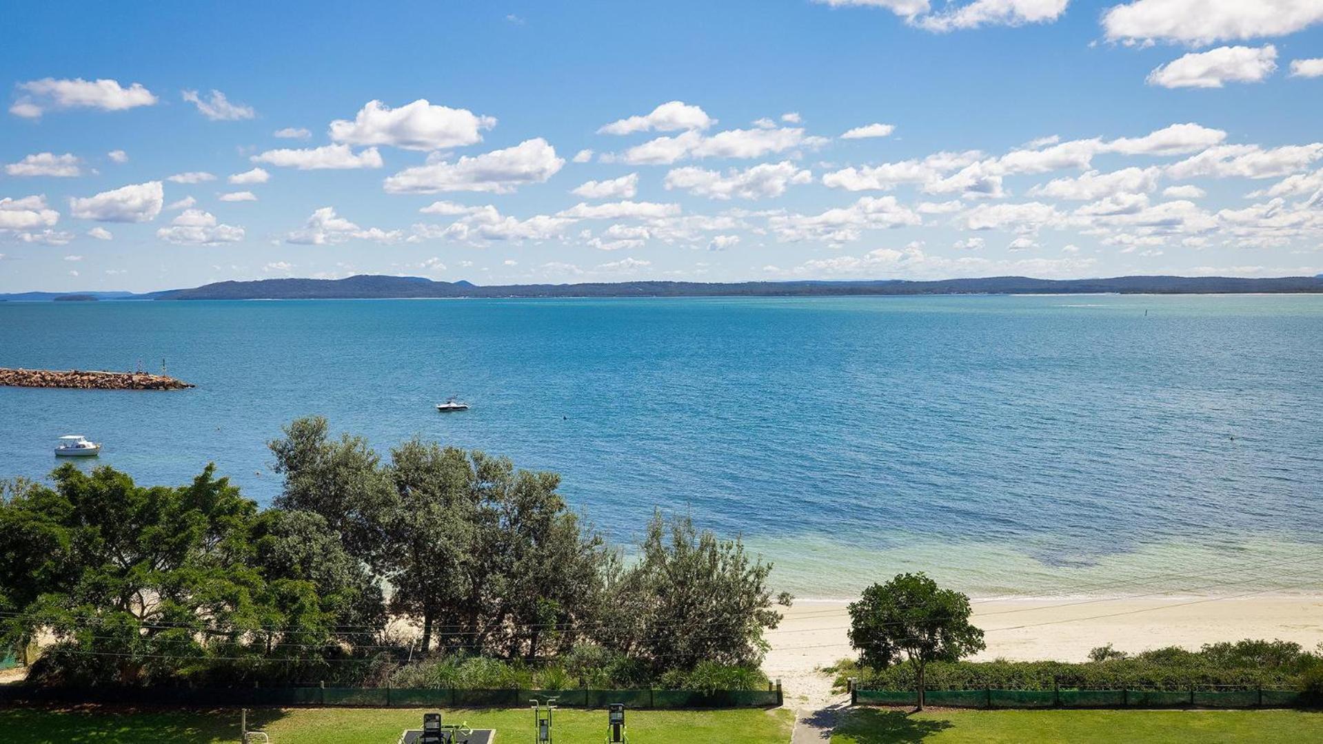Holiday home Riviera - Panoramic Water Views In The Heart Of Nelson Bay
