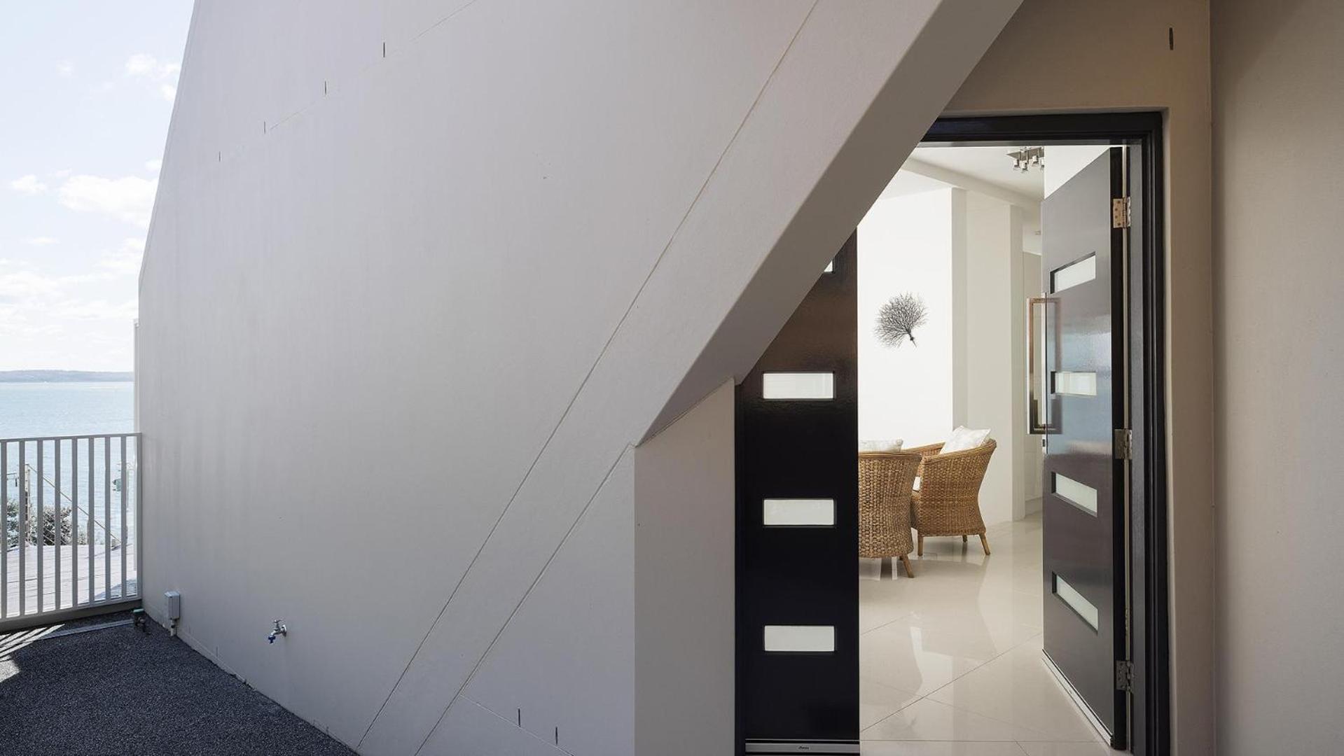 Riviera - Panoramic Water Views In The Heart Of