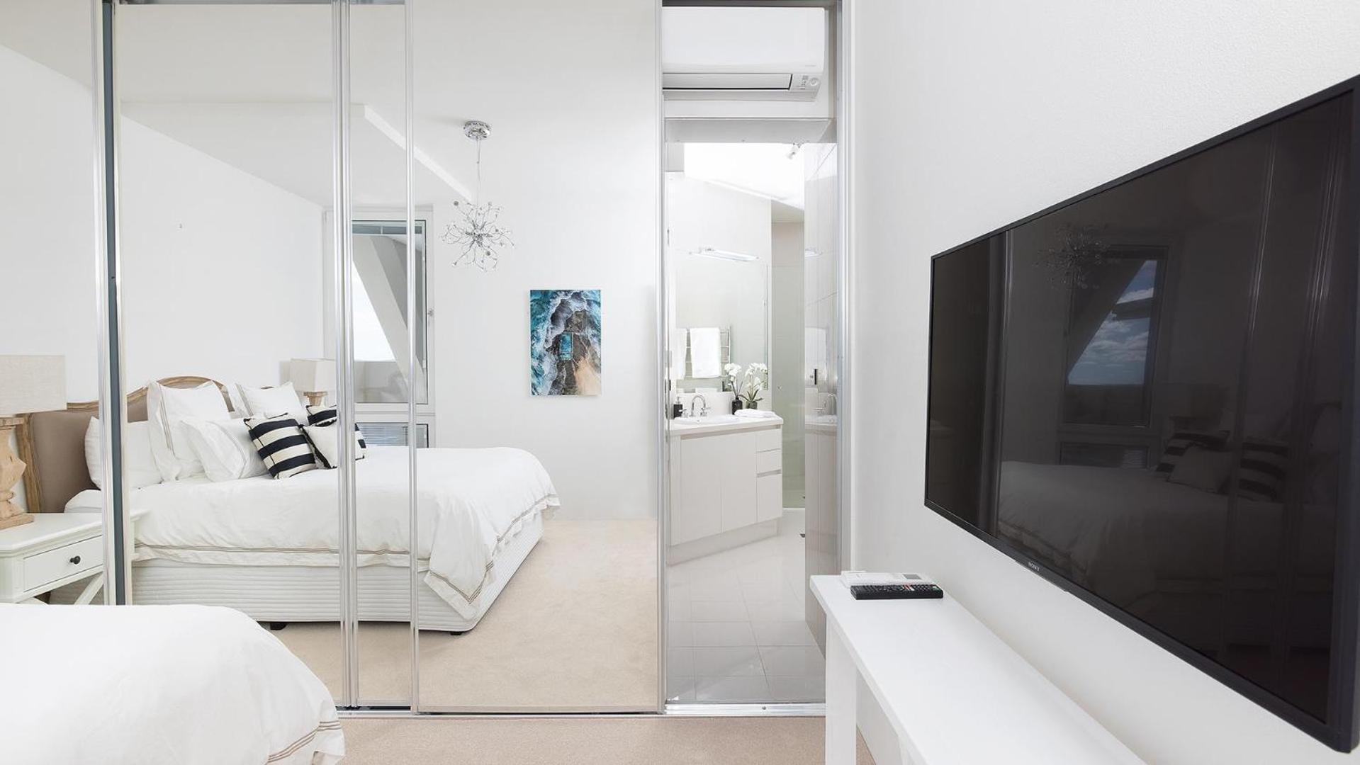 Riviera - Panoramic Water Views In The Heart Of *