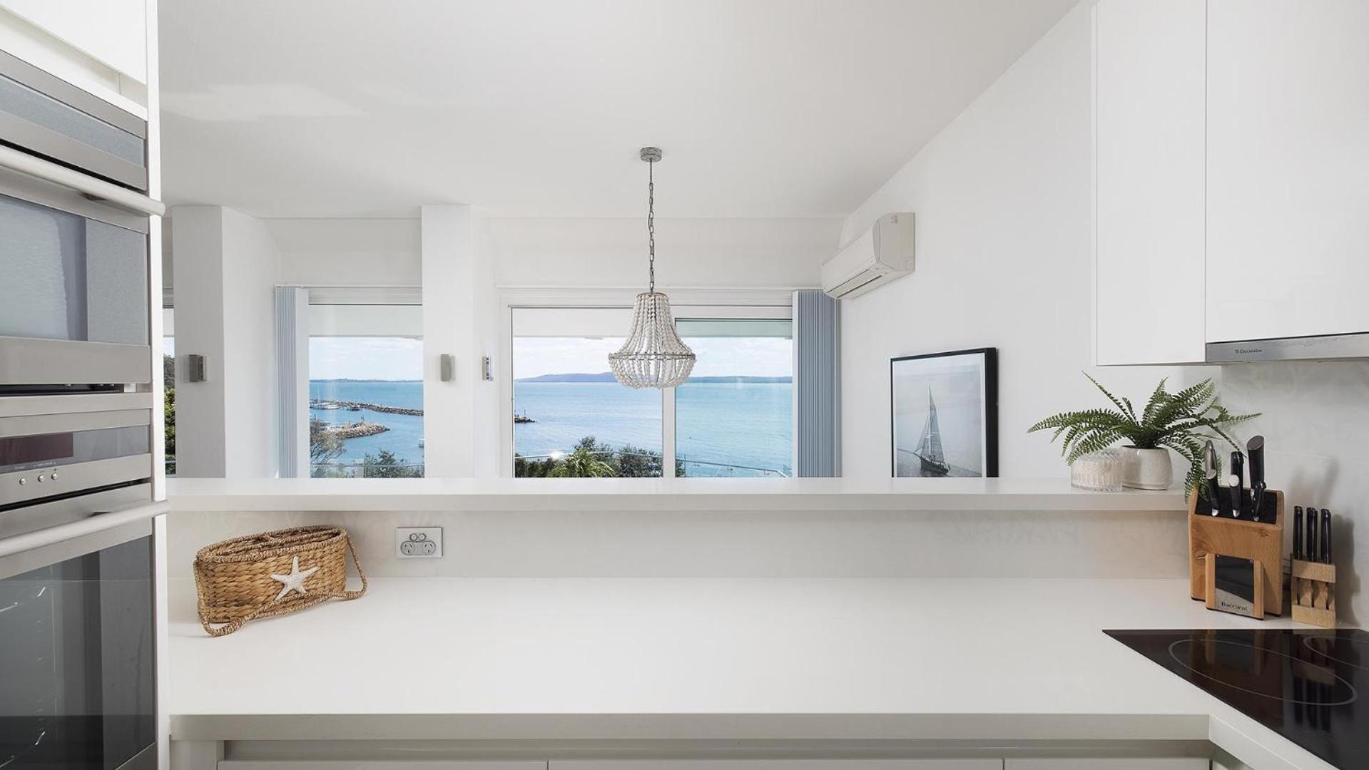 Riviera - Panoramic Water Views In The Heart Of