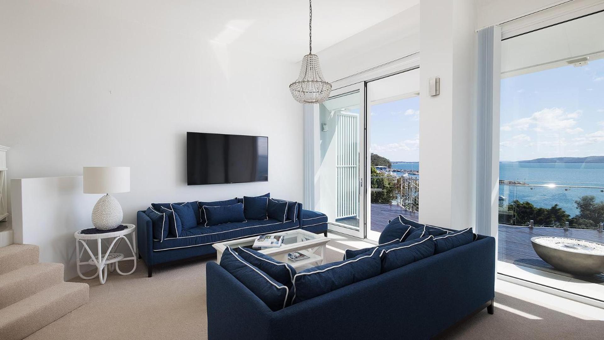Riviera - Panoramic Water Views In The Heart Of Holiday home