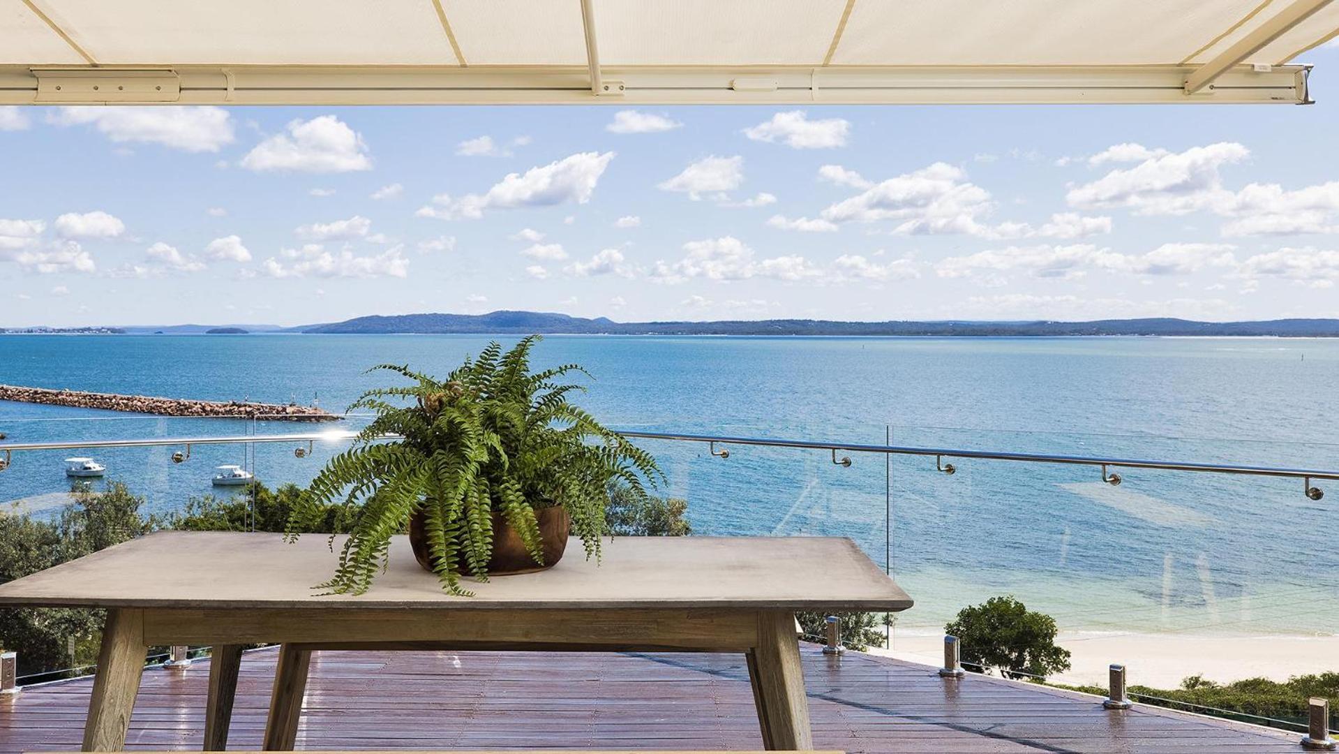 Riviera - Panoramic Water Views In The Heart Of Holiday home *