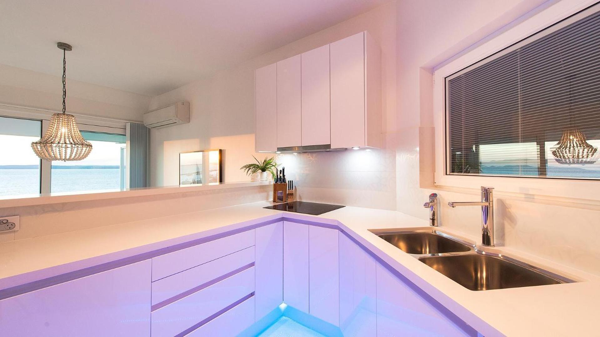 Riviera - Panoramic Water Views In The Heart Of
